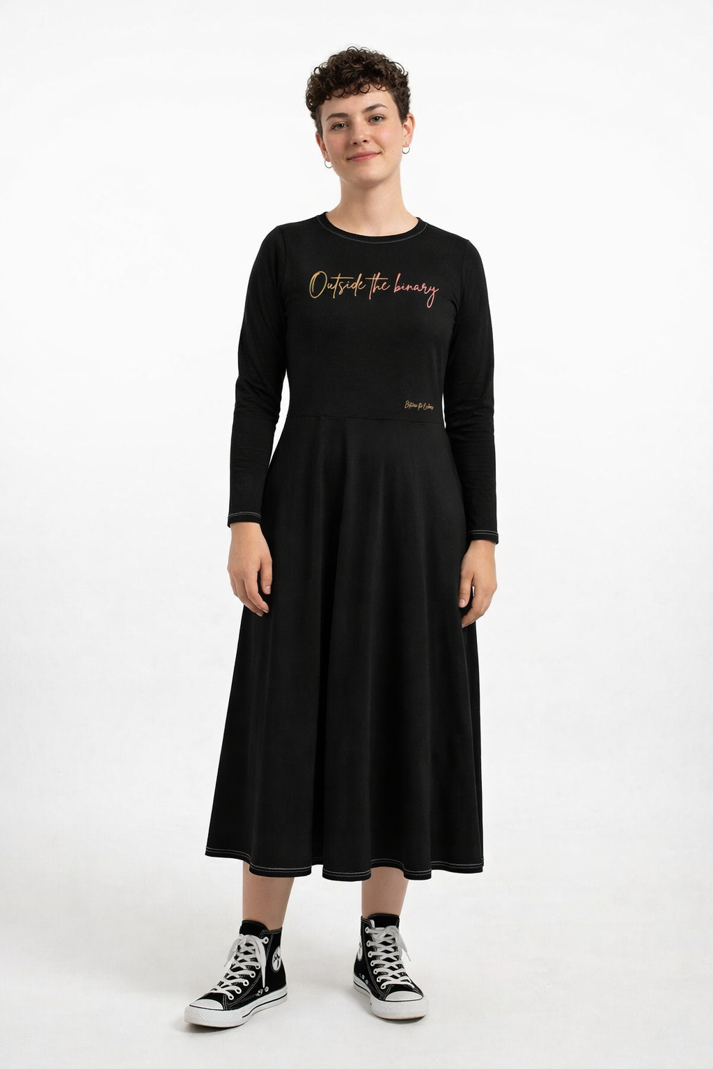 Outside the Binary Unisex Midikleid Vorderansicht – genderfluid queer fashion, non-binary Kleid, gender-neutral Midi Dress