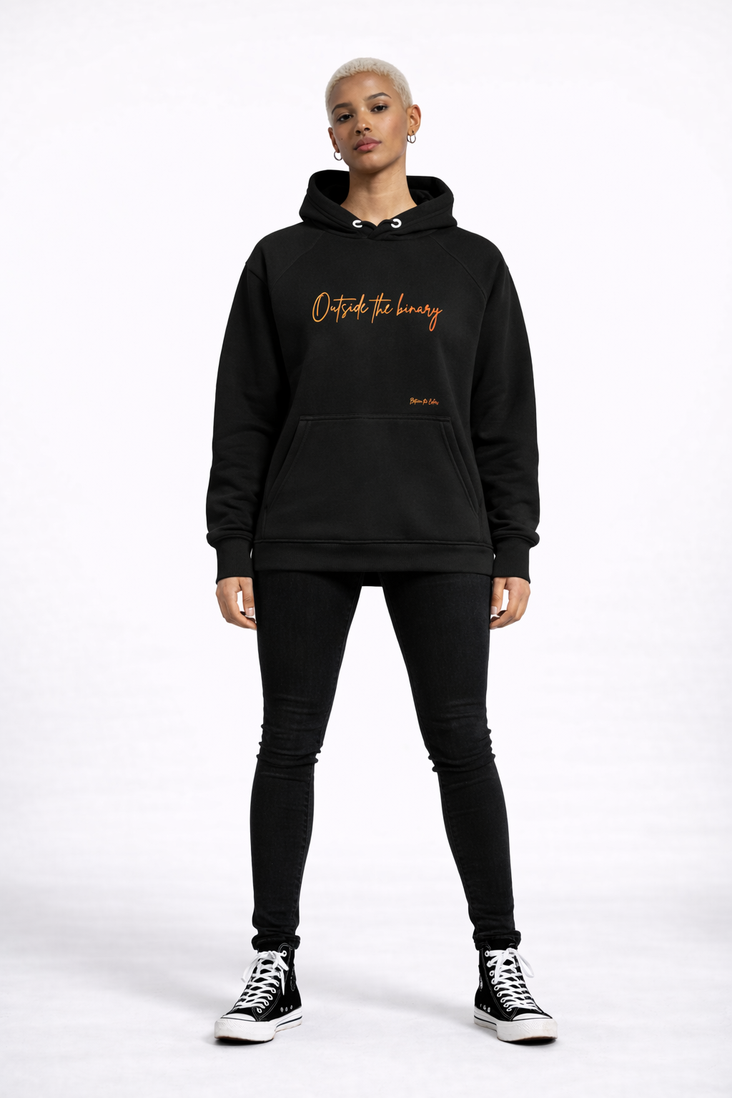 Outside the Binary Bio-Raglan-Hoodie Vorderansicht – non-binary Hoodie, genderfluid fashion, queer clothing