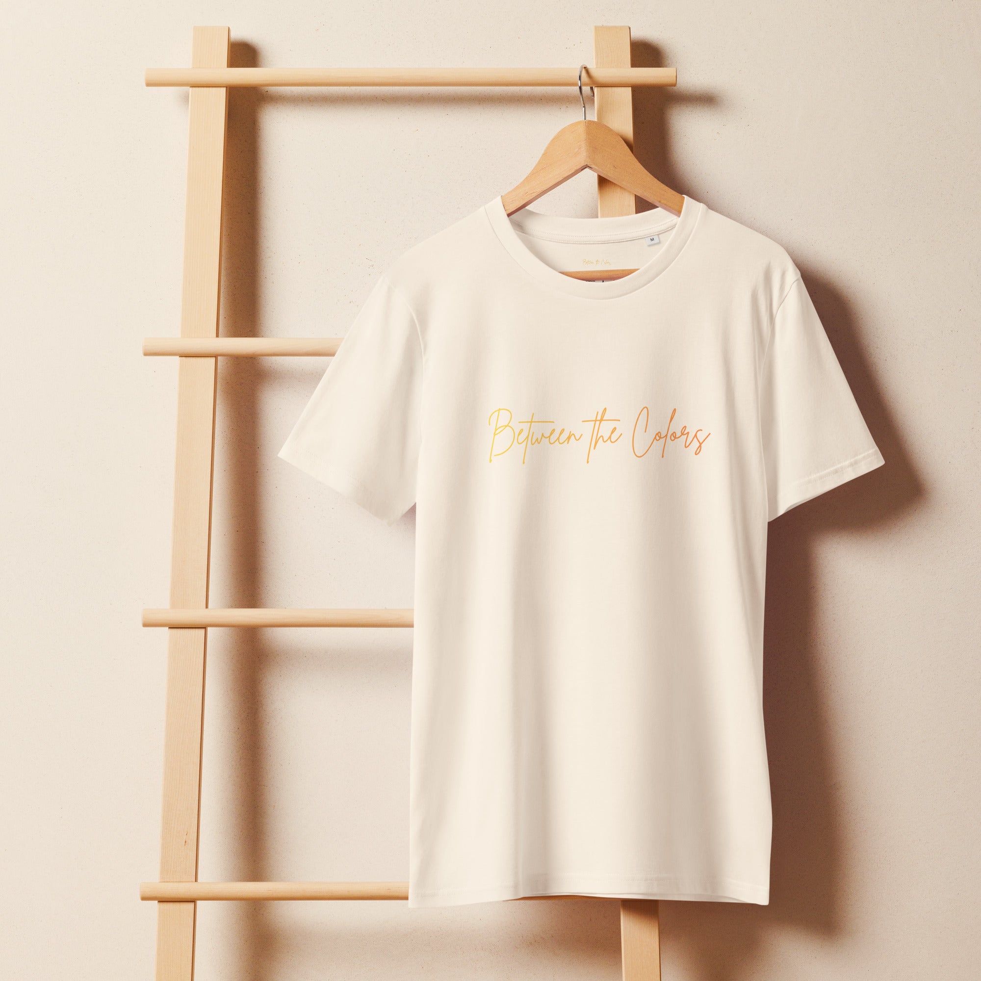 "Outside the Binary" Unisex Bio-T-Shirt in Vintage-Weiß – Queer Non-Binary Genderfluid Fashion von Between the Colors